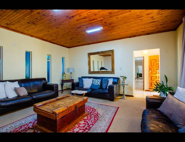 6 BEDROOM FREESTANDING FOR SALE IN WINGATE PARK